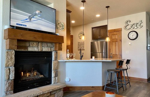 Silvercreek Condo | Renovated, Ski-in/out, 2Bed/2Bath Condo; n25 Steps to Slope, KickingHorse Lodges