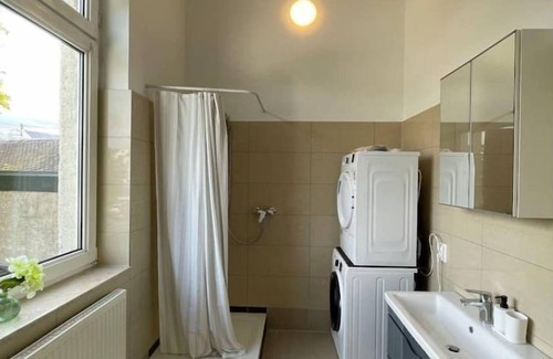 Mendig Apartment | Renovierte Wohnung in Mendig für 7 Gäste