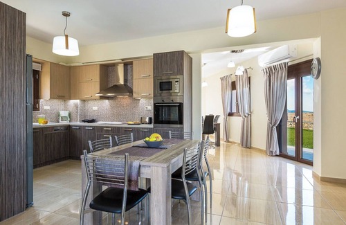 Geropotamos Villa | Renta Villa Georgios, with Pool, BBQ & Playground, Close to the beach