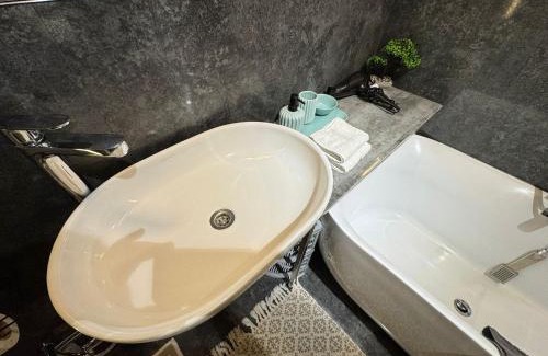 Chisinau Apartment | RentNow Modern Business Apartment with 3 Bedrooms in Centre Chișinău