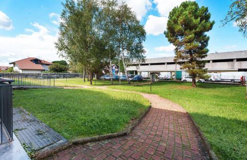 Lonate Pozzolo House | Residence Brughiera Malpensa