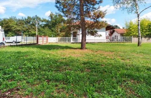 Lonate Pozzolo House | Residence Brughiera Malpensa