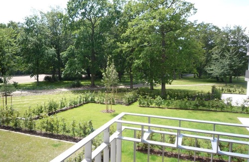 Warnemuende Apartment | Residence in the spa gardens, park view