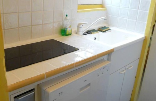 Etretat Apartment | Residential flat in a former Etretat villa, in a big garden with free parking.