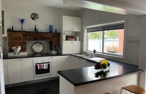 Bairnsdale House | RESONANCE- Cosy, Homely and Convenient, Less than 2 min to Bairnsdale town