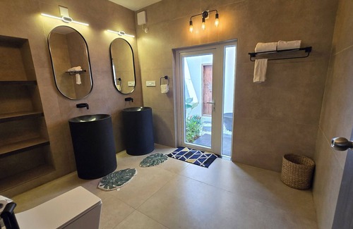 Alappuzha Bed & Breakfast | Resort style boutique homestay with WiFi, AC, Swimming Pool in Marari, Alappuzha