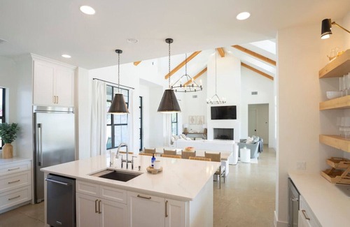 Naumanns Camp Apartment | Resort Style Escape | Pool, Golf, Walk to Winery