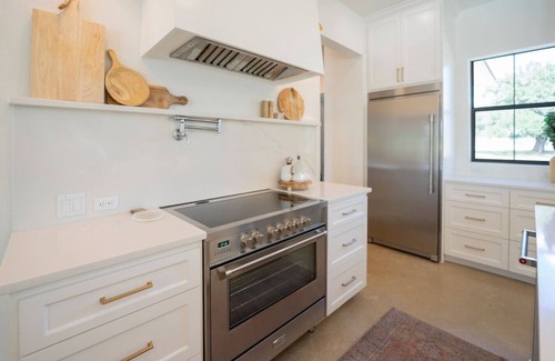 Naumanns Camp Apartment | Resort Style Escape | Pool, Golf, Walk to Winery