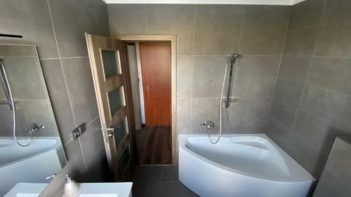 Karlovy Vary House | Restaurace Pyramida