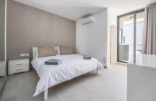 Msida Apartment | Restful Retreat Modern apartment & large spaces