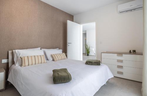 Msida Apartment | Restful Retreat Modern apartment & large spaces