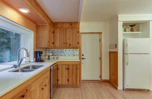 McKenzie Bridge House | Restored log cabin w/classic porch - near river, trails, hot springs, & more