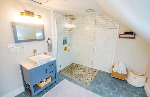 Brandon Apartment | *Restored, Riverside Home* Walk to Adorable Downtown