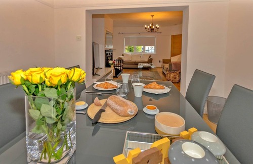 Solihull House | Retreat in Solihull near NEC Birmingham