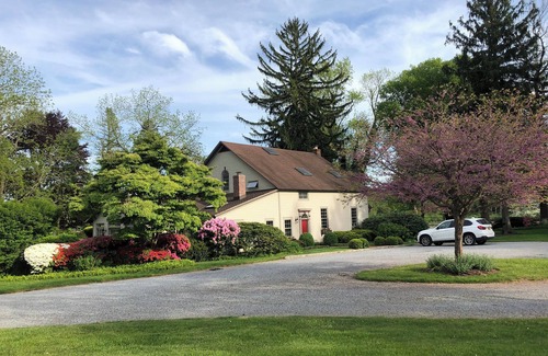 Huntington House | Retreat in special private water front surrounding-45 minutes from Manhattan.