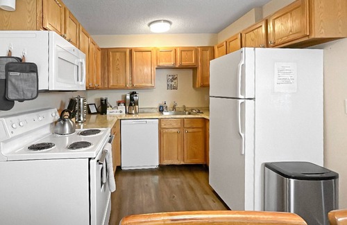 Rockrimmon Condo | "Retreat in the Springs!" 2 BR Condo - Sleeps 5!