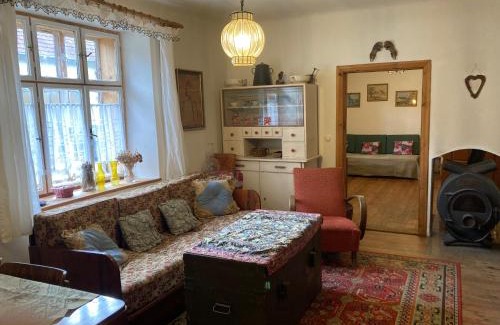 Kunkovice House | Retro chalupa pro denní pohodu a večerní klid