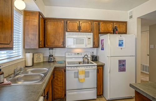 Northeast Heights House | Retro Condo in the North East Heights, 2bd/1ba, garage, Pet friendly