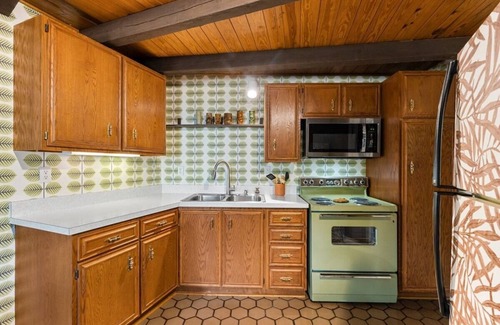 Mount Holly House | Retro Retreat w/Beaches, Pool + Tennis + Firepit