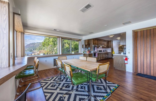 Underwood House | Retro Vibe, River View, White Salmon, Hood River