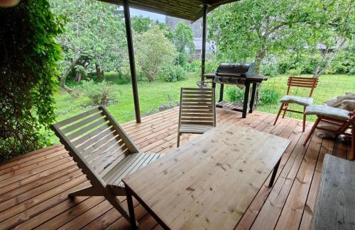 Kadriorg House | Retrohõnguline suvila saunaga Laulasmaal, privaatne puhkus mere lähedal