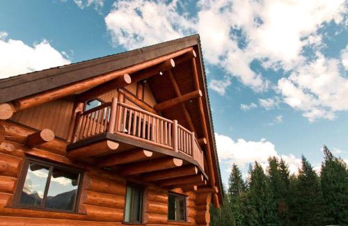 Revelstoke House | Revelstoke House Luxury Log House at Base of Resort