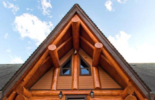 Revelstoke House | Revelstoke House Luxury Log House at Base of Resort