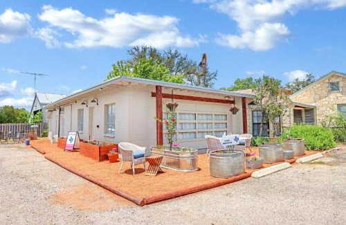 Dripping Springs House | Revival DSTX LLC - Bed & Breakfast