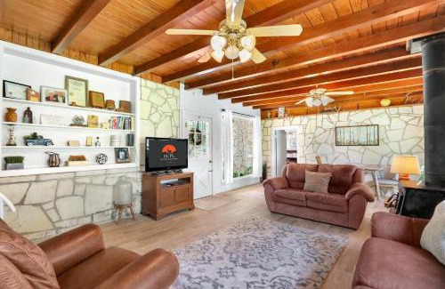 Dripping Springs House | Revival DSTX LLC - Bed & Breakfast