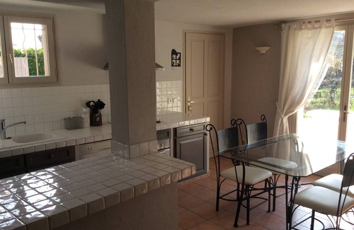 Roquefort-les-Pins House | Rez de Jardin de Villa Dans un Endroit Calme et Arboré Avec Piscine Privée