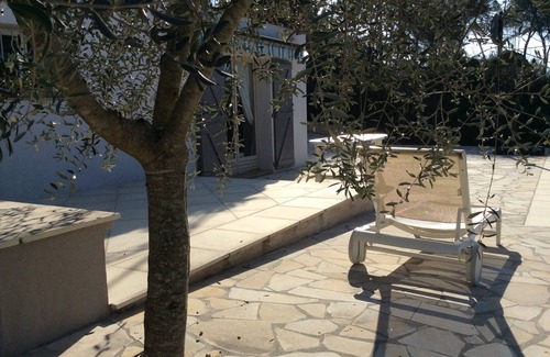 Roquefort-les-Pins House | Rez de Jardin de Villa Dans un Endroit Calme et Arboré Avec Piscine Privée