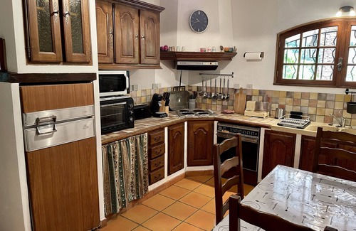 Simiane-Collongue Villa | Rez-de-jardin Indépendant D'une Villa Traditionnelle en Provence 128m2