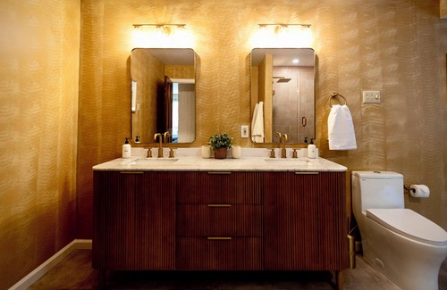 Rhinebeck Hotel | Rhinebeck Inn Suite with Private Deck and Fire Pit