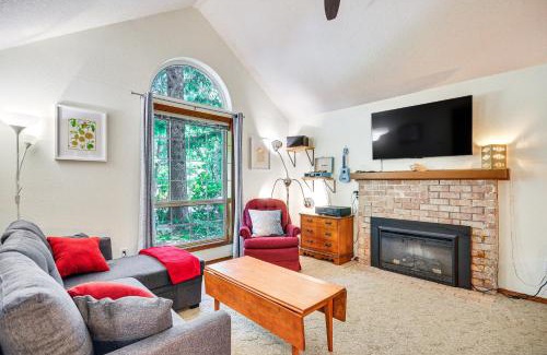 Mount Hood Village House | Rhododendron Retreat with Hot Tub Steps to River!