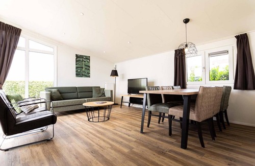 Avenhorn Ski Chalet | ✓ Rialto MAX at Park Westerkogge ✓ Holiday home for 6 people ✓ Located in Berkhout (North Holland) ✓ Waterfront holiday resort ✓ Book directly at the resort