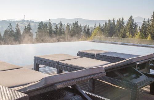 Yablunytsya Hotel | Rich OAK - готель з відкритим панорамний басейном