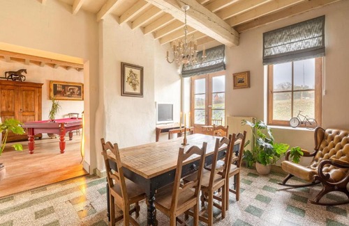 Velm House | Riding School Farm Stay