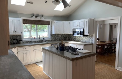 Mathews House | "Right on the Water" vacation home in Mathews