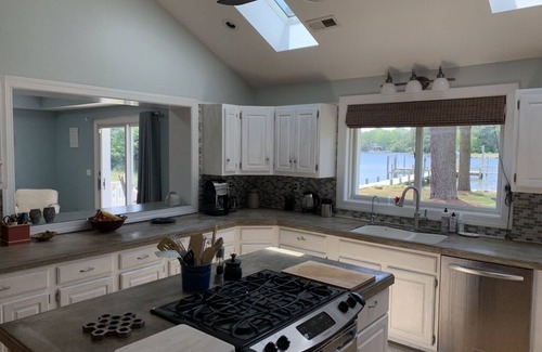 Mathews House | "Right on the Water" vacation home in Mathews