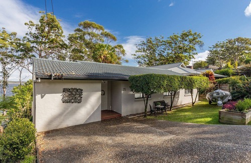 Smiths Lake House | Ripples on Smiths Absolute waterfront property with stunning lake views.