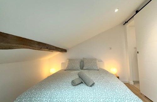 Belleville Apartment | Rive Gauche Élégante