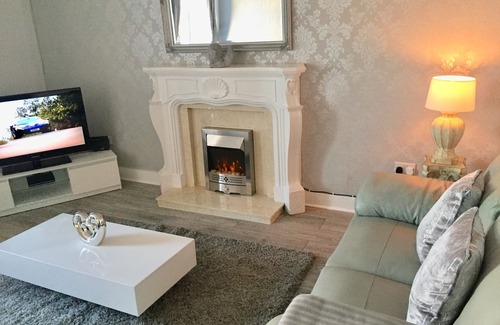 Port Glasgow Apartment | RIVER CLYDE VIEWS - PRIVATE APT, SWIMMING POOL, FITNESS GYM, SAUNA, STEAM ROOM.