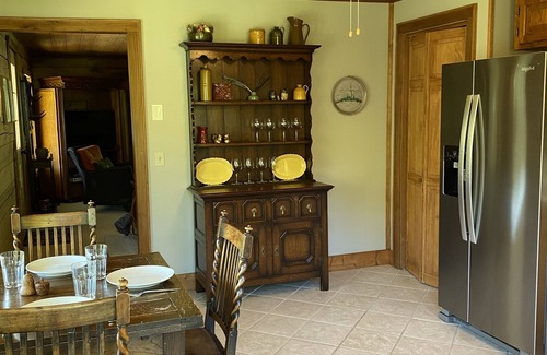 Creston House | River Front Cabin with Cozy Comfort and Mountain View