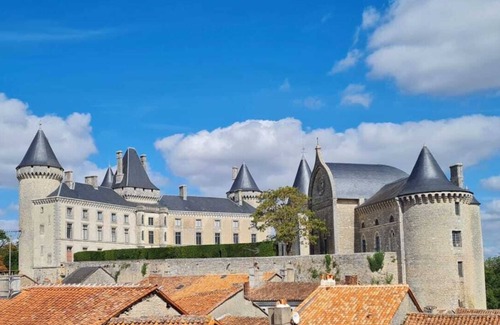 Taize-Aizie House | River Frontage House with Terrace + Large Garden + Boat