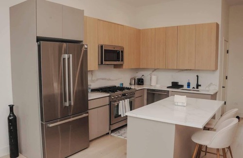 Near North Side Apartment | River North Private Balcony With In and Out Parking