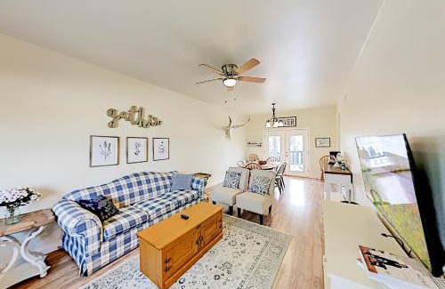 Kingsland House | River Oaks Dream