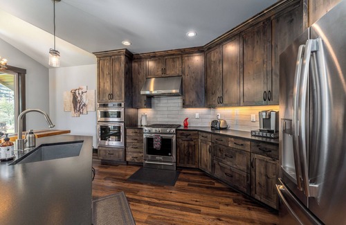 Ardenvoir House | River Pickleball Retreat with Dock