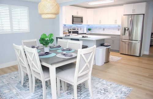 Fort Myers Shores House | River Ranch luxury waterfront home w/pool & dock : boater, family, pet paradise