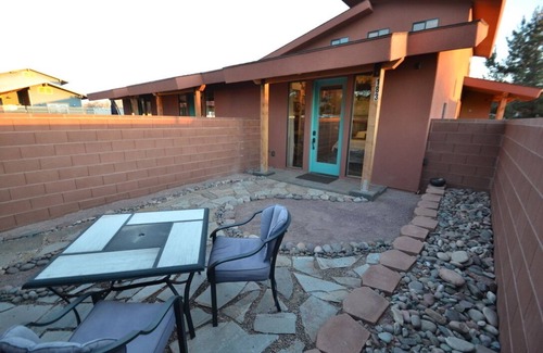 Virgin Apartment | River Rock Studio w/private courtyard, 20 minutes to Zion