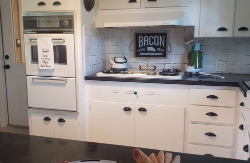 Port Neches House | River Walk Cottage near ALL SETX hospitals & refineries!